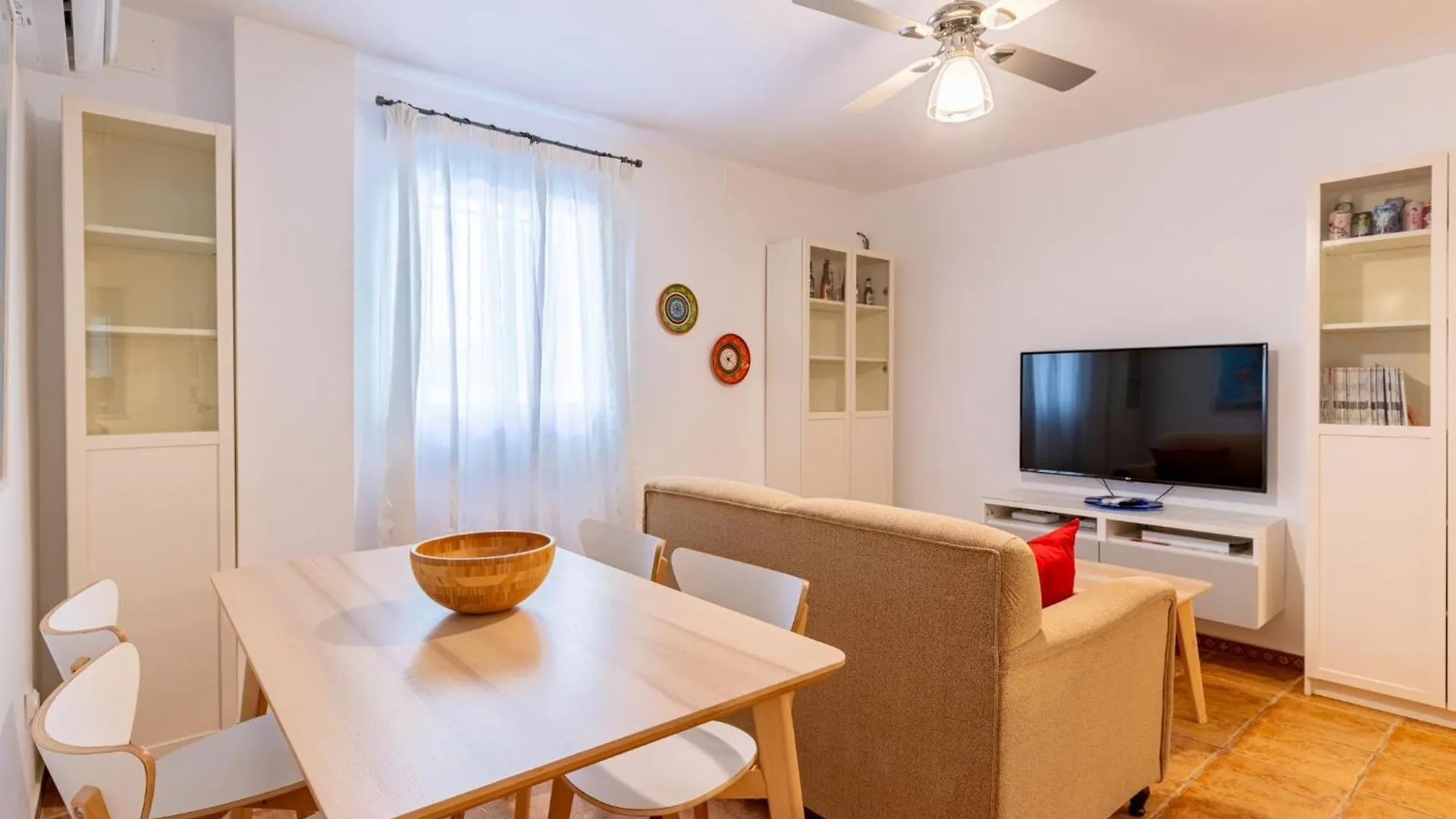 Holi-Rent Argentario Apartment Seville